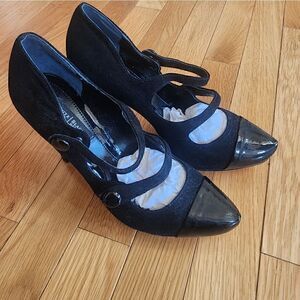 New White House Black Market Pump Size 6